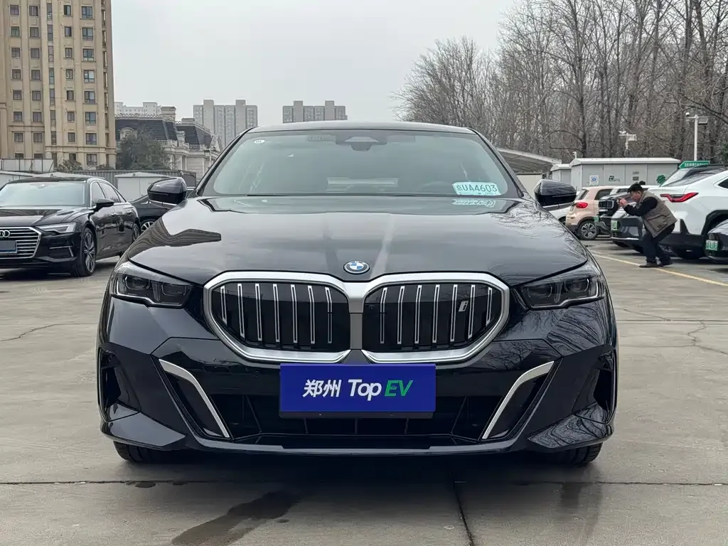 BMW i5 — фото 4
