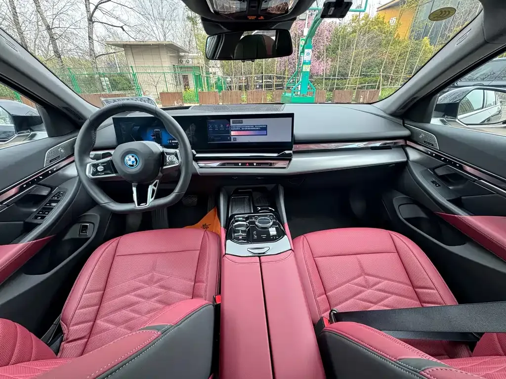 BMW i5 — фото 7