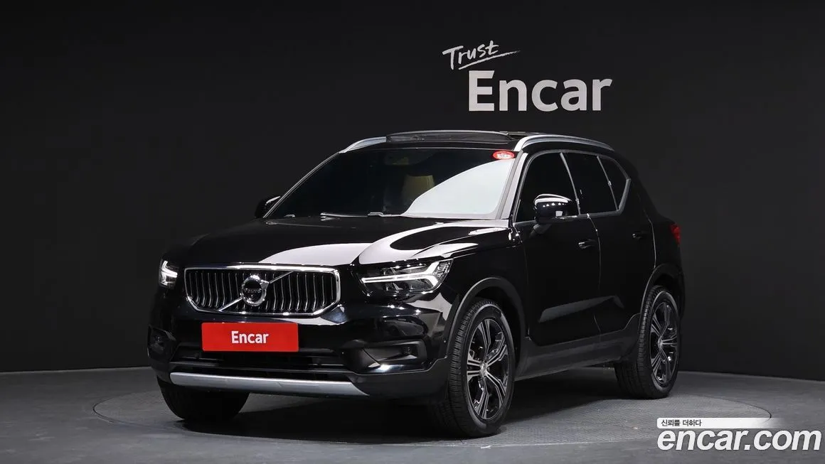 Volvo XC40 — фото 1