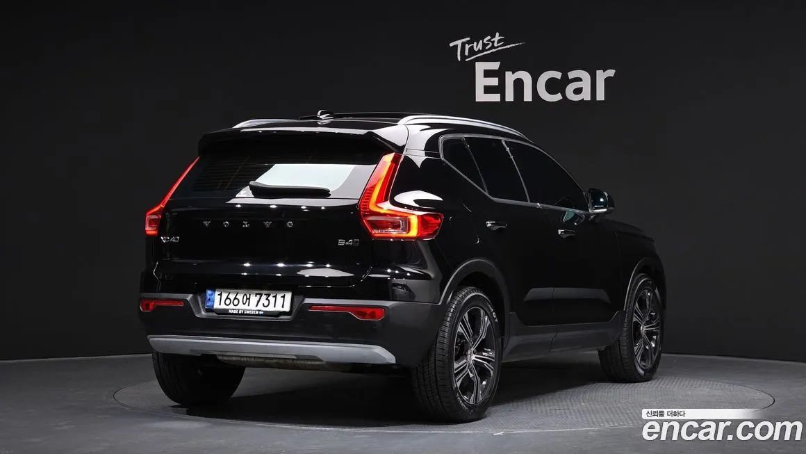 Volvo XC40 — фото 6