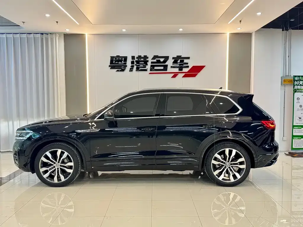 Volkswagen Touareg — фото 7