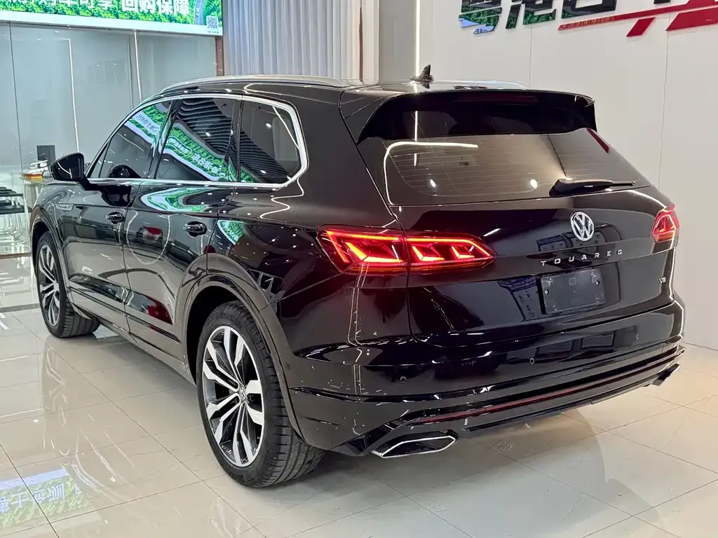 Volkswagen Touareg — фото 10