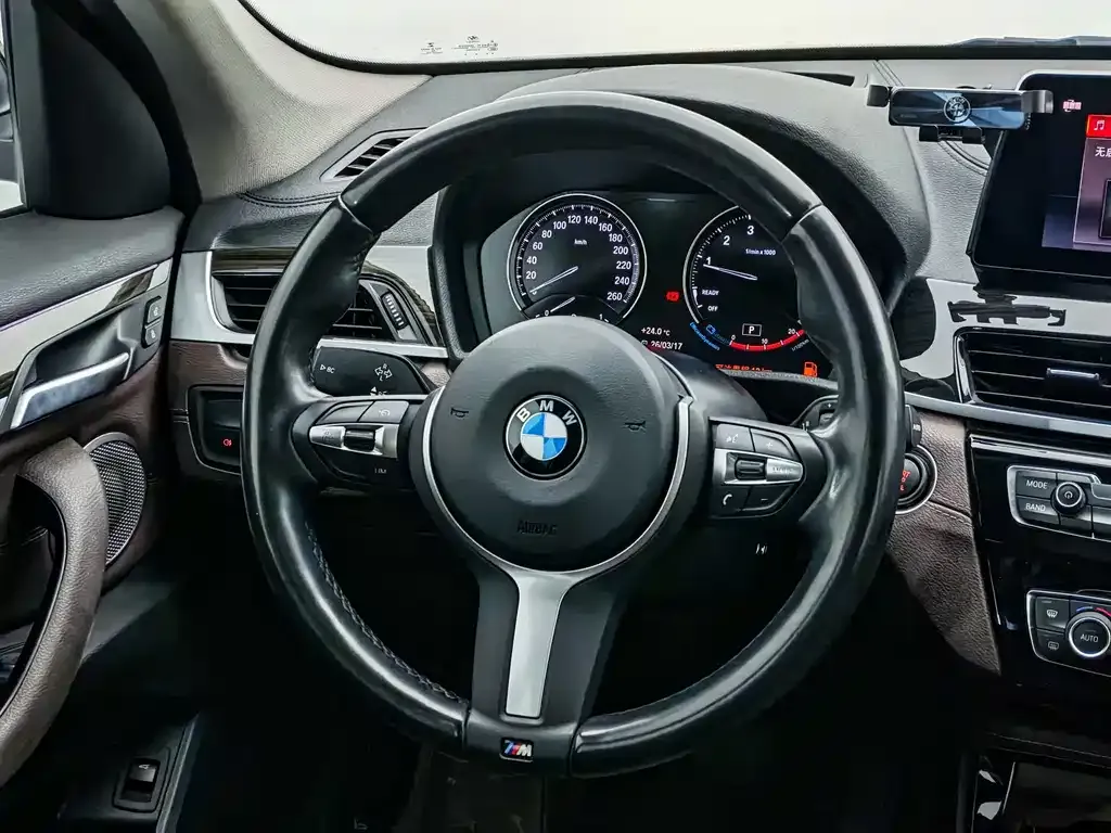 BMW X1 — фото 10