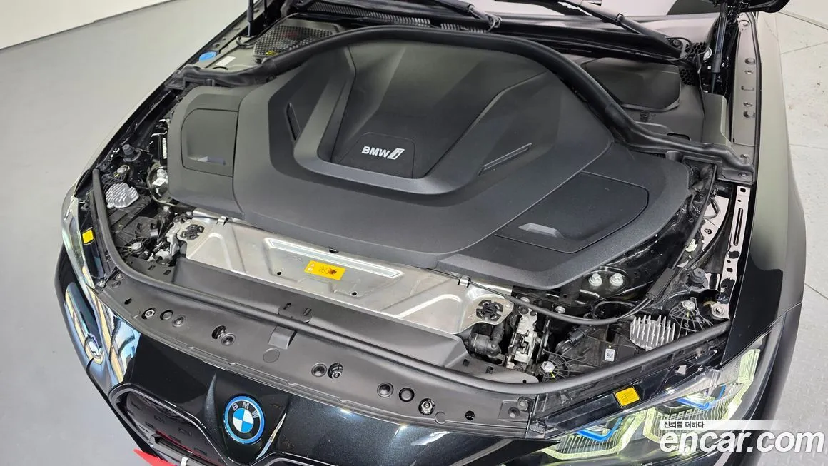 BMW i4 — фото 10