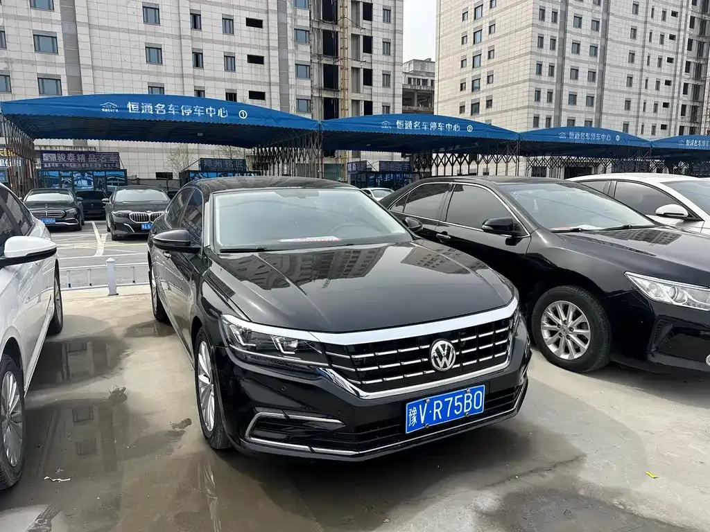Volkswagen Passat — фото 1