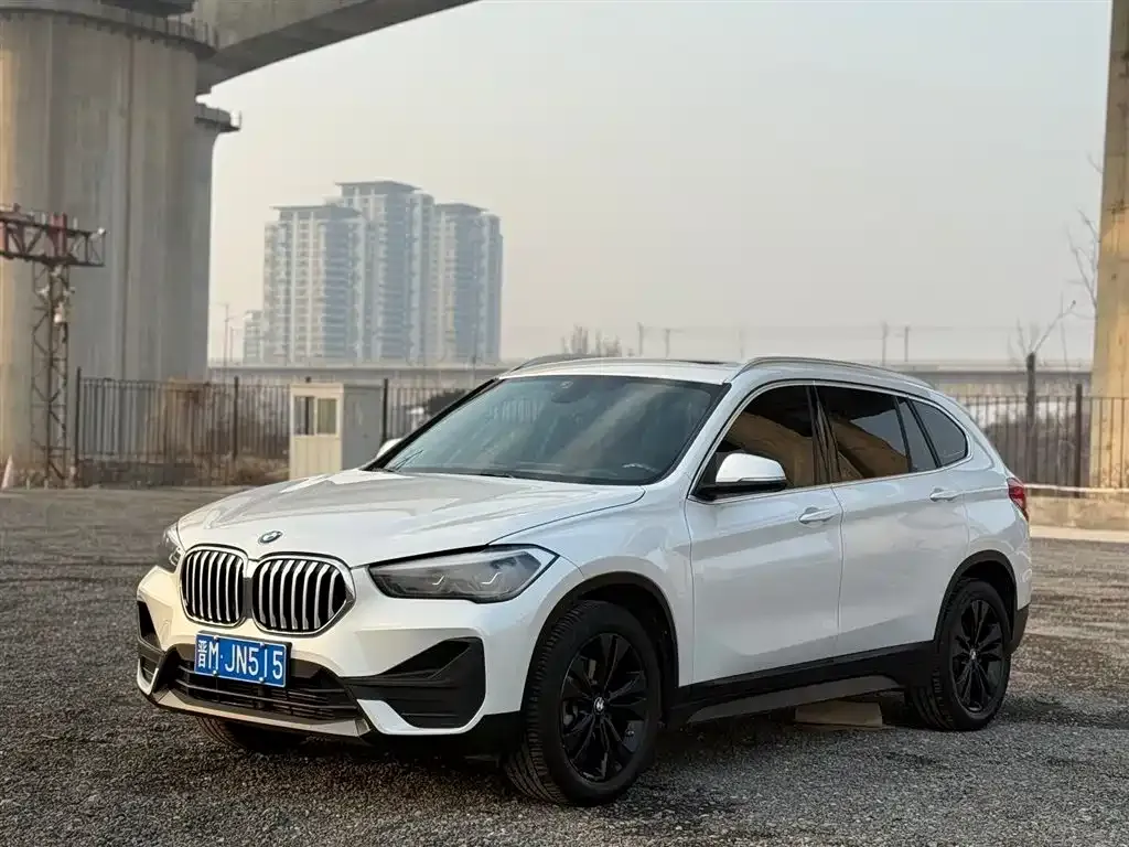 BMW X1 — фото 1