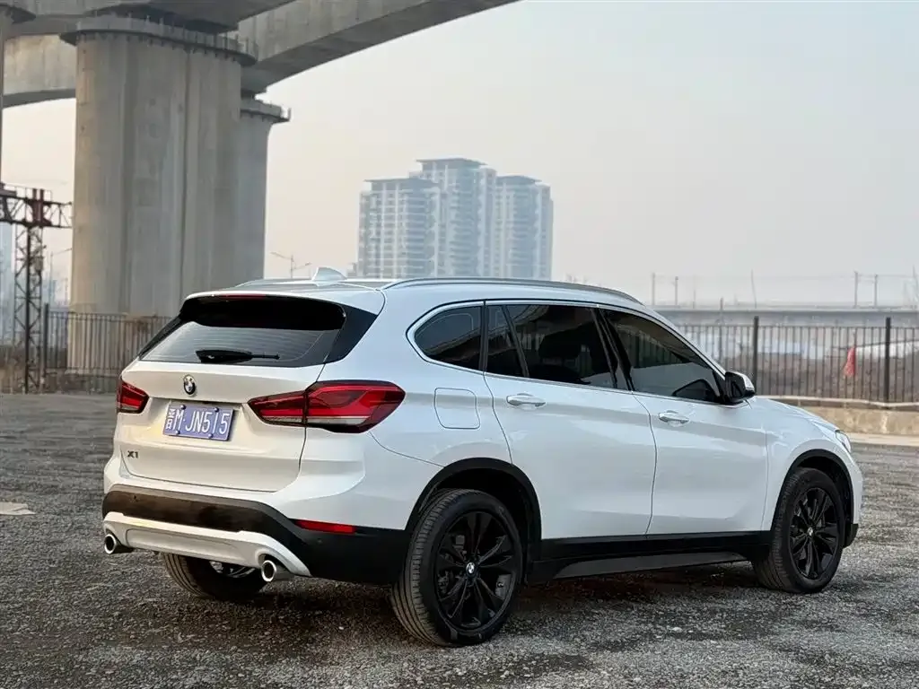 BMW X1 — фото 8