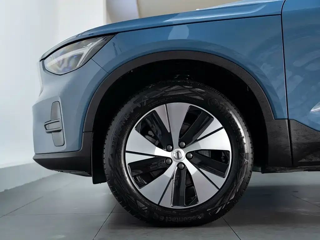 Volvo XC40 — фото 3