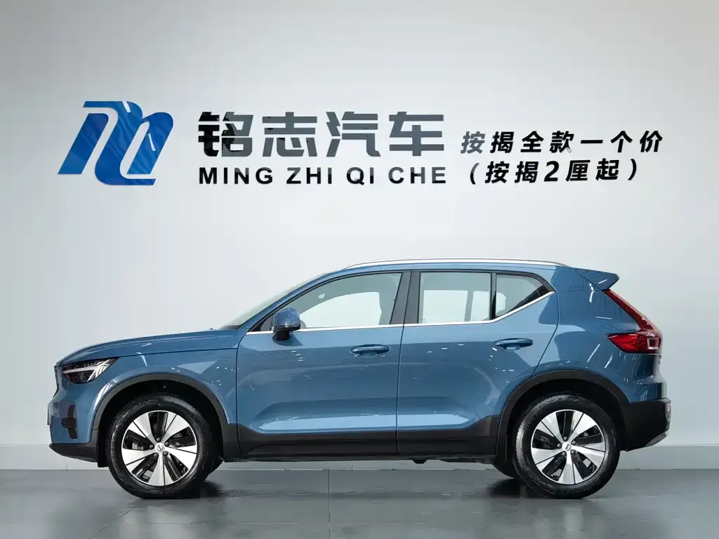 Volvo XC40 — фото 8
