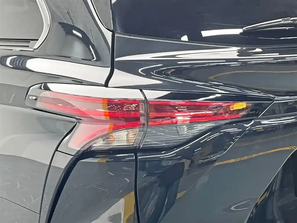 Toyota Granvia 2023 из CN, фото 8