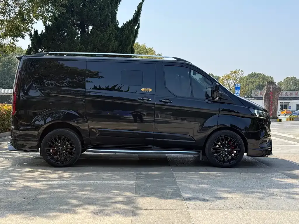 Ford Tourneo — фото 2