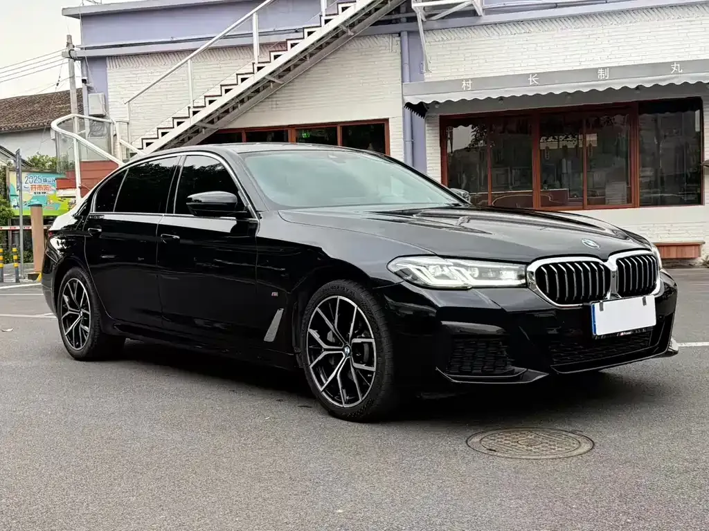 BMW 5 Series — фото 8