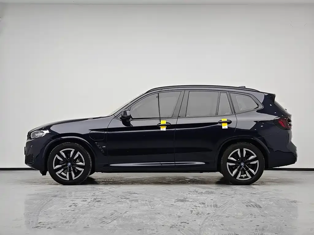 BMW iX3 — фото 6