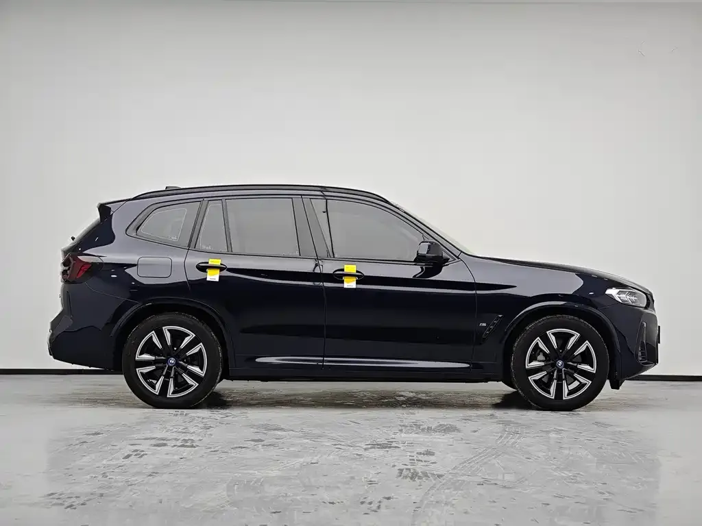 BMW iX3 — фото 4