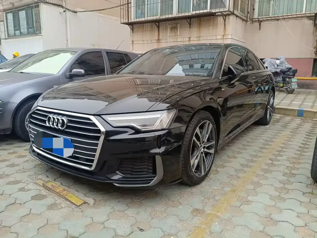 Audi A6L — фото 1