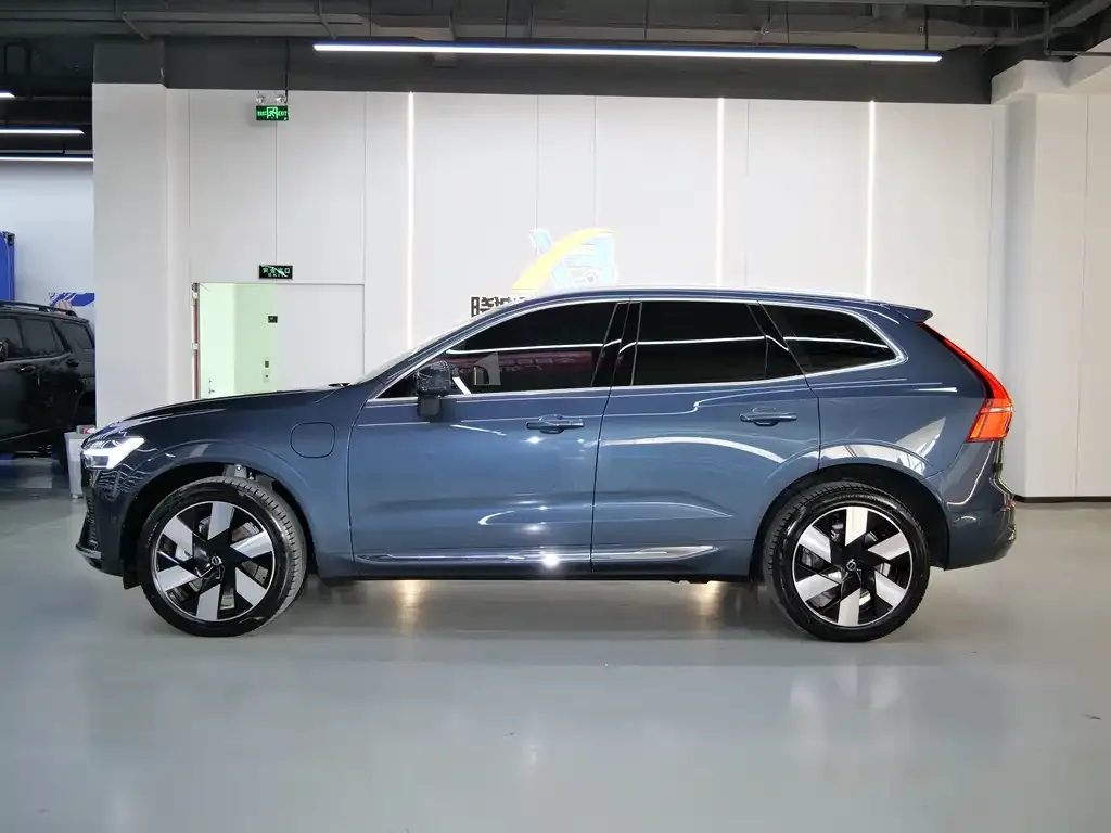 Volvo XC60 PHEV 2025 из CN, фото 3