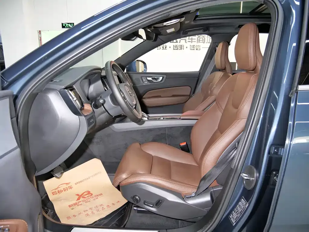 Volvo XC60 PHEV 2025 из CN, фото 6