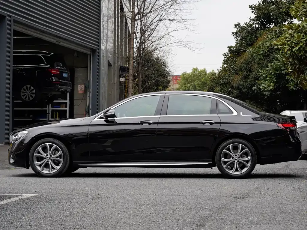 Mercedes-Benz E-Class — фото 4