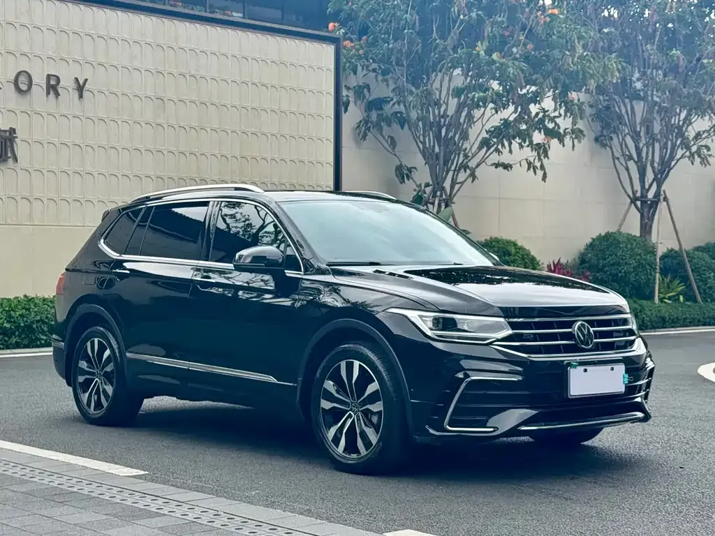 Volkswagen Tiguan L — фото 7
