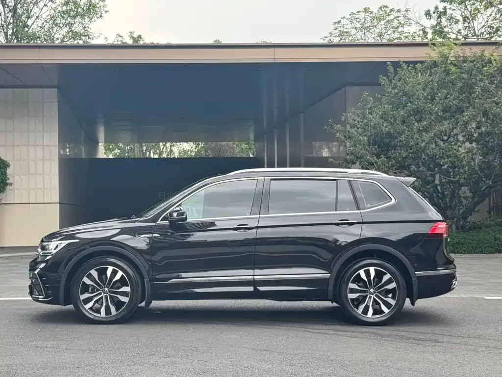 Volkswagen Tiguan L — фото 5