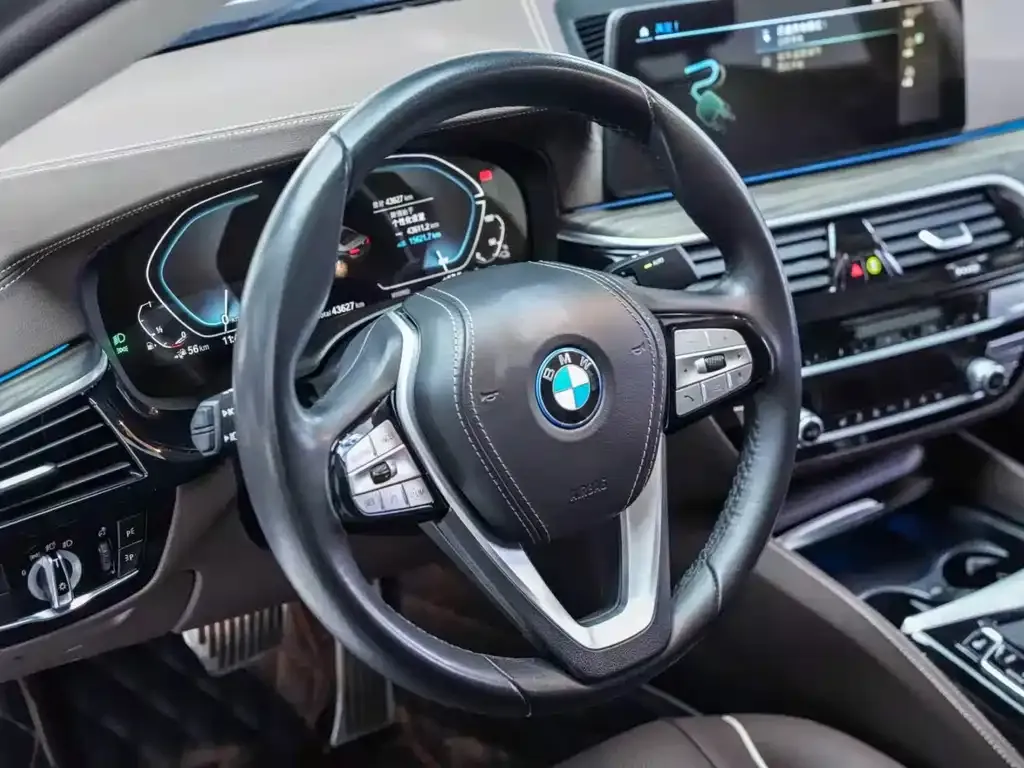 BMW 5 Series New Energy — фото 9