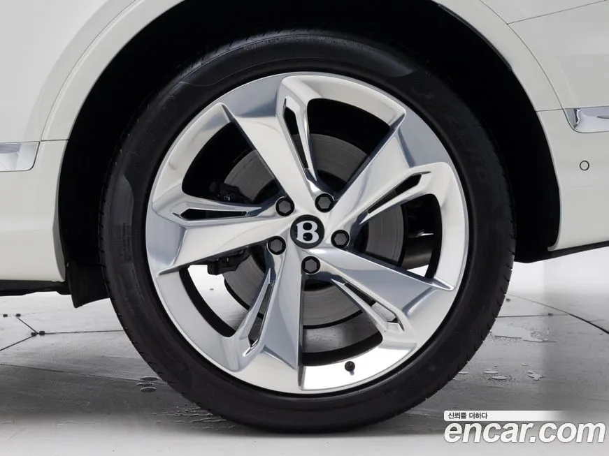 Bentley Bentayga 2025 из KR, фото 4