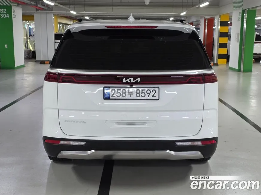 Kia Carnival — фото 10