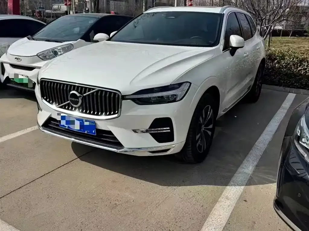 Volvo XC60 — фото 1