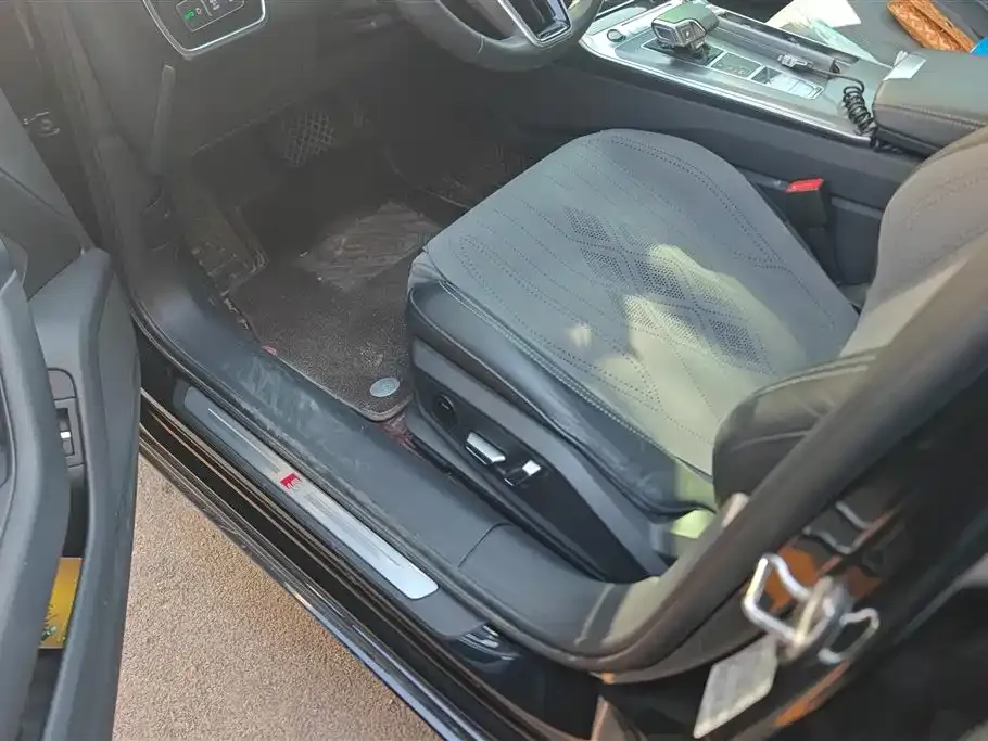 Audi A6L 2023 из CN, фото 10
