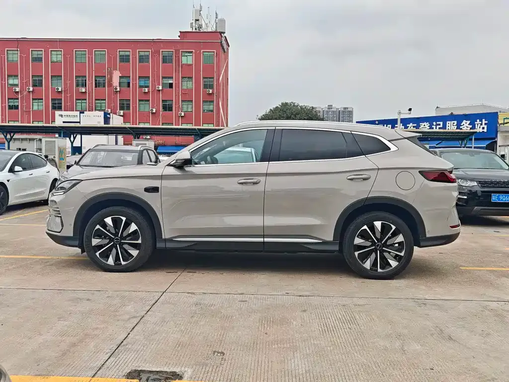 BYD PLUS New Energy — фото 8