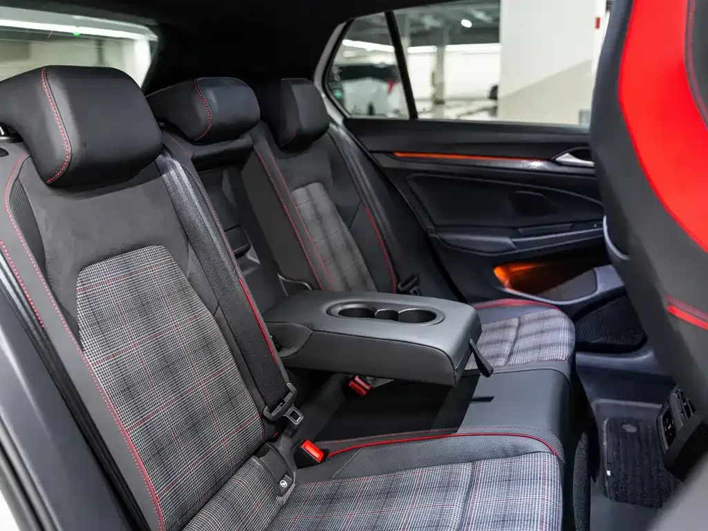 Volkswagen Golf GTI 2023 из CN, фото 6