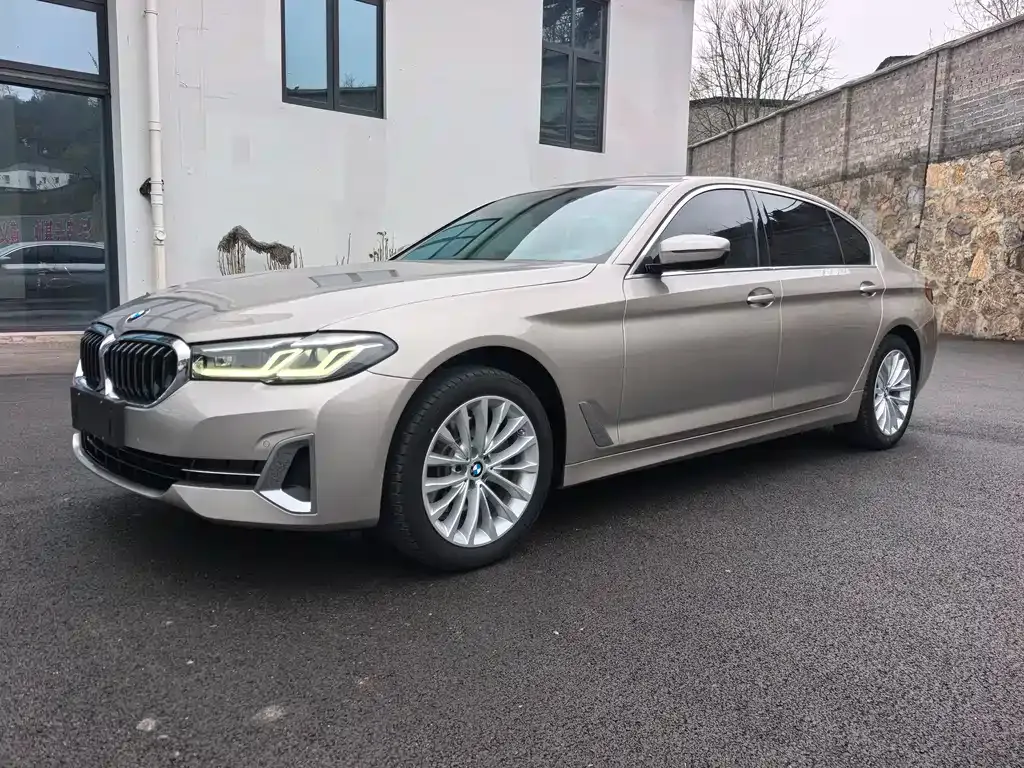 BMW 5 Series — фото 1
