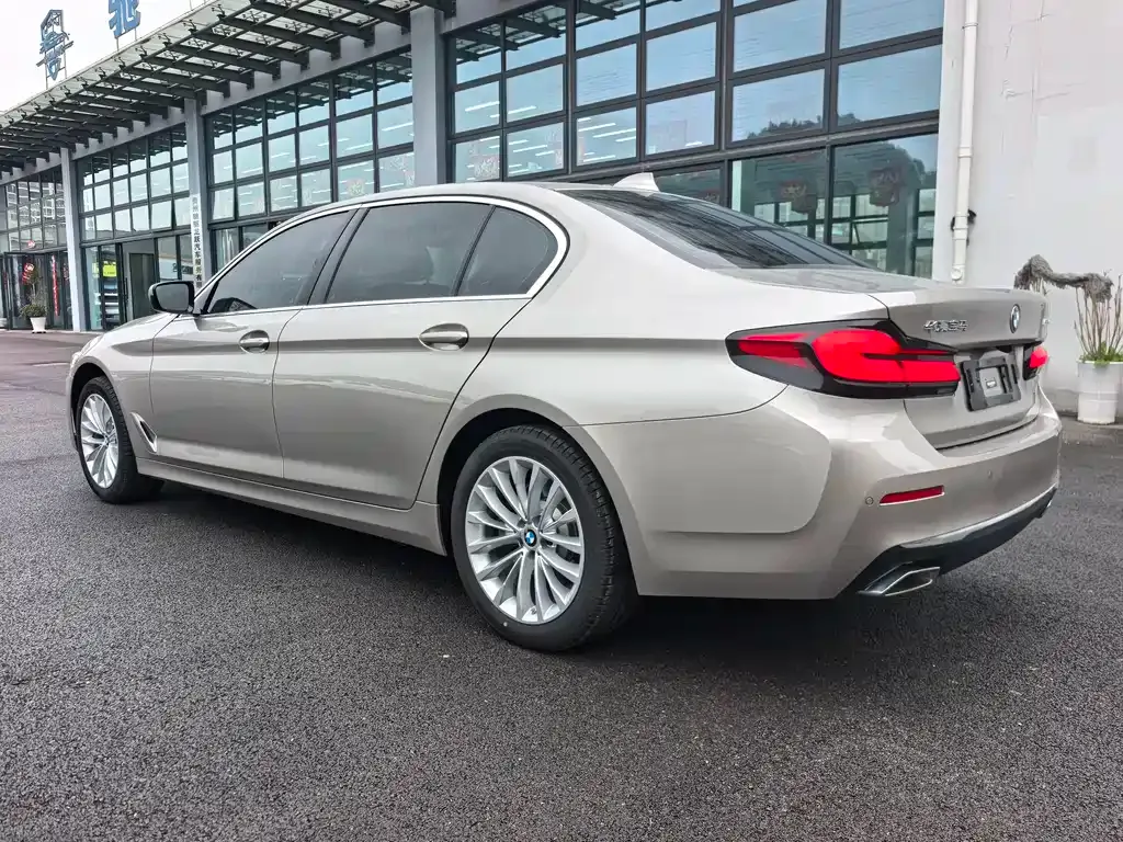 BMW 5 Series — фото 10