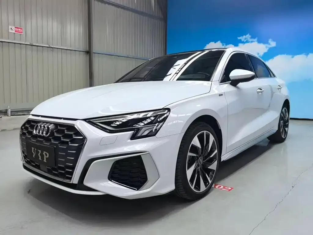 Audi A3 2023 из CN, фото 2