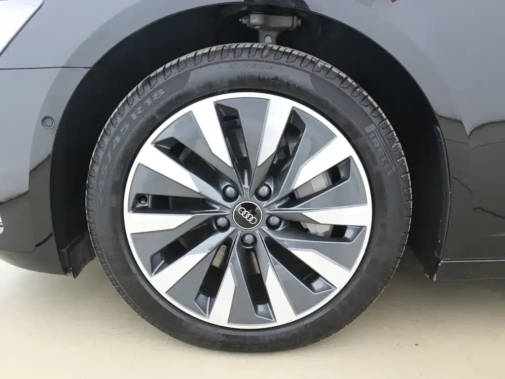 Audi A6L 2023 из CN, фото 9