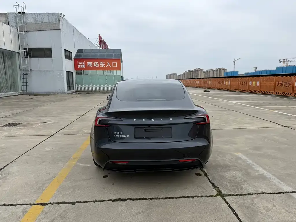 Tesla Model 3 — фото 9