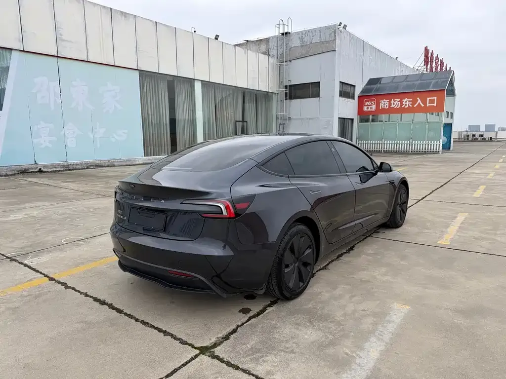 Tesla Model 3 — фото 2