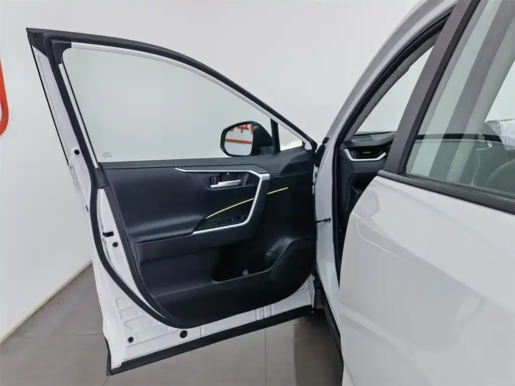 Toyota Wildlander 2023 из CN, фото 2
