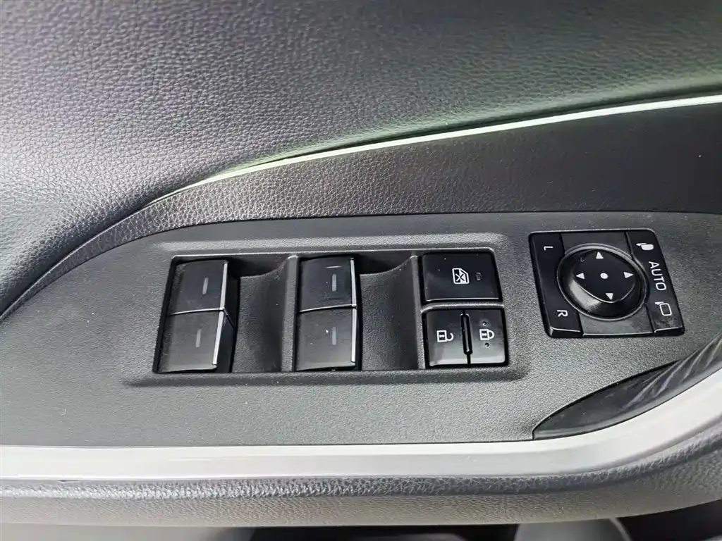 Toyota Wildlander 2023 из CN, фото 8