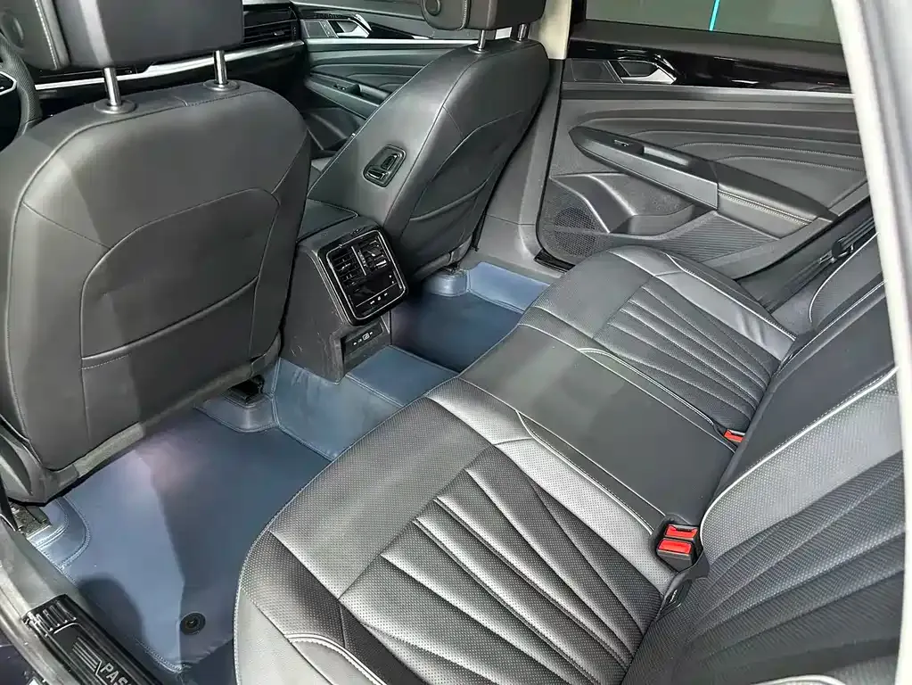 Volkswagen Passat — фото 6