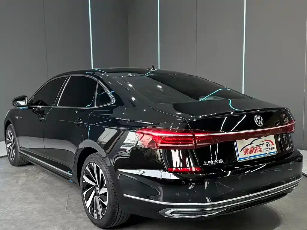 Volkswagen Passat — фото 10