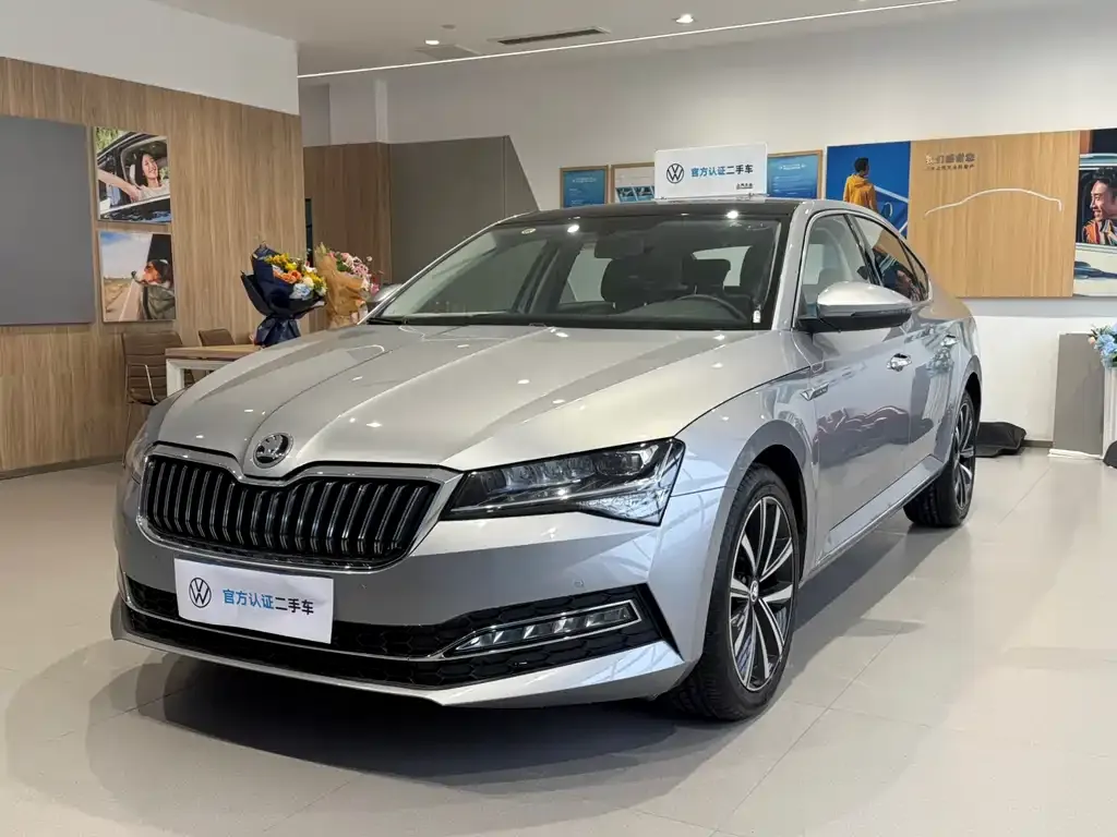 Skoda Superb — фото 1