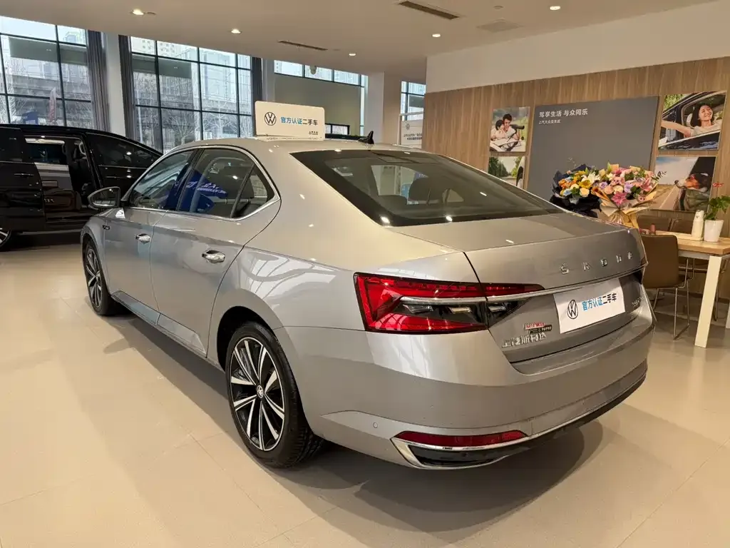 Skoda Superb — фото 9