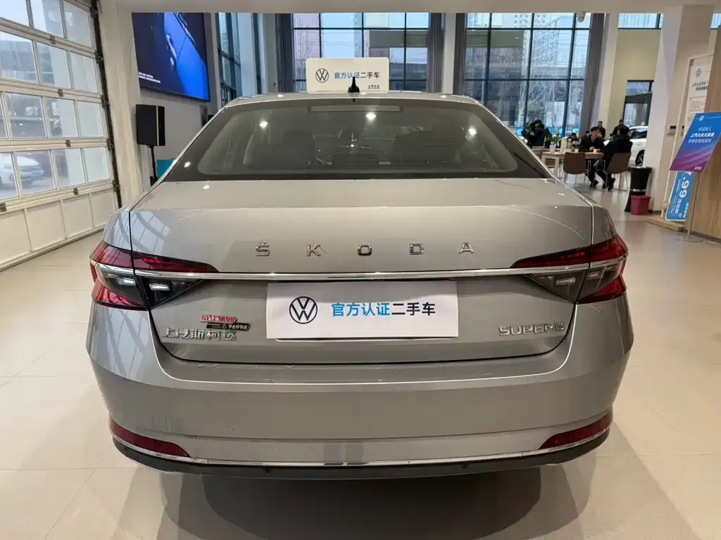 Skoda Superb — фото 5