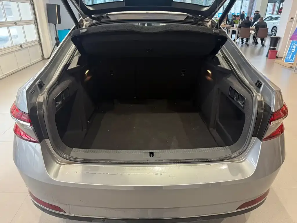 Skoda Superb — фото 8