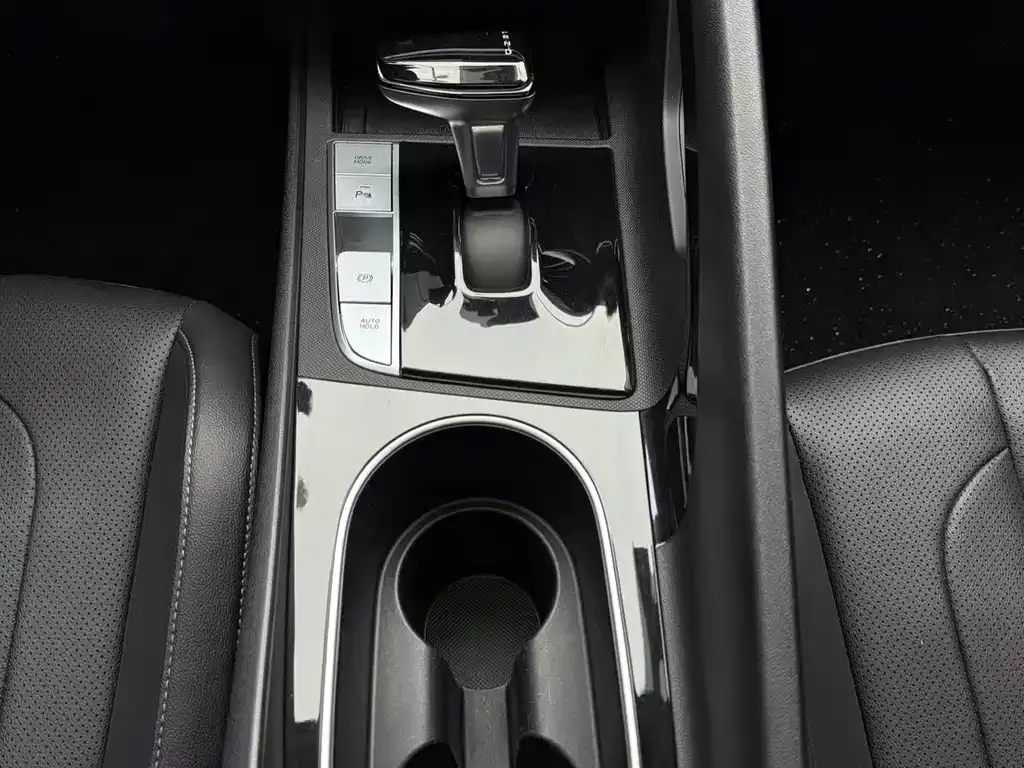 Hyundai Elantra 2023 из CN, фото 8