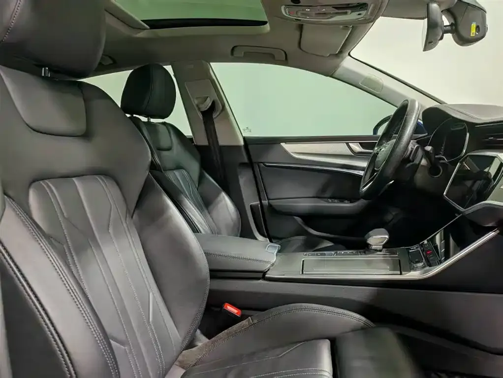 Audi A7 2021 из CN, фото 3