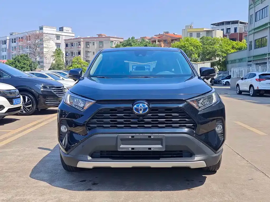 Toyota RAV4 — фото 3