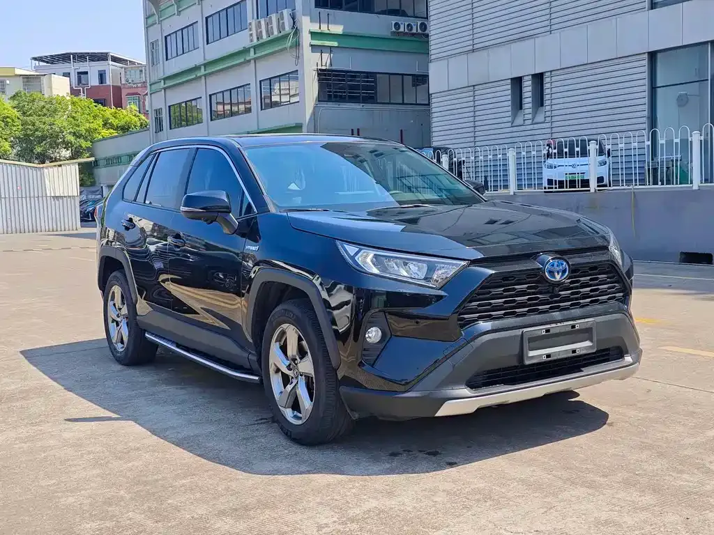 Toyota RAV4 — фото 9