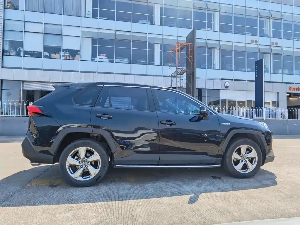 Toyota RAV4 — фото 6